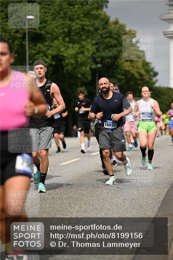 29.06.2025 - hella hamburg halbmarathon Dr. Thomas Lammeyer http://msf.ph/oto/8199156 29.06.2025 10:11:36 Kennedybrücke 1893, 1993, 2136, 3929, 4262, 5242, 5287, 5807, 5845, 5926, 6196, 6517, 6518, 6707, 6713, 6715, 6833, 7503, 7760, 8585, 9967, 10283, 10700, 10703, 11114 meine-sportfotos.de
