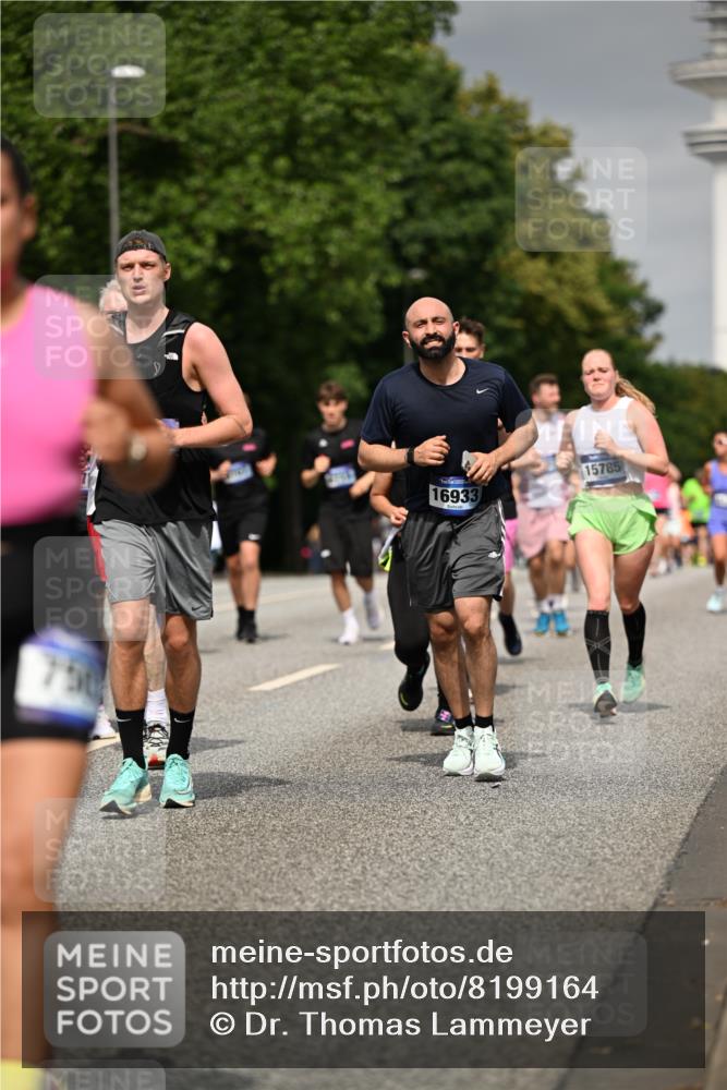 29.06.2025 - hella hamburg halbmarathon Dr. Thomas Lammeyer http://msf.ph/oto/8199164 29.06.2025 10:11:36 Kennedybrücke 1893, 1993, 2136, 3929, 4262, 5242, 5287, 5807, 5845, 5926, 6196, 6517, 6518, 6707, 6713, 6715, 6833, 7503, 7760, 8585, 9967, 10283, 10700, 10703, 11114 meine-sportfotos.de