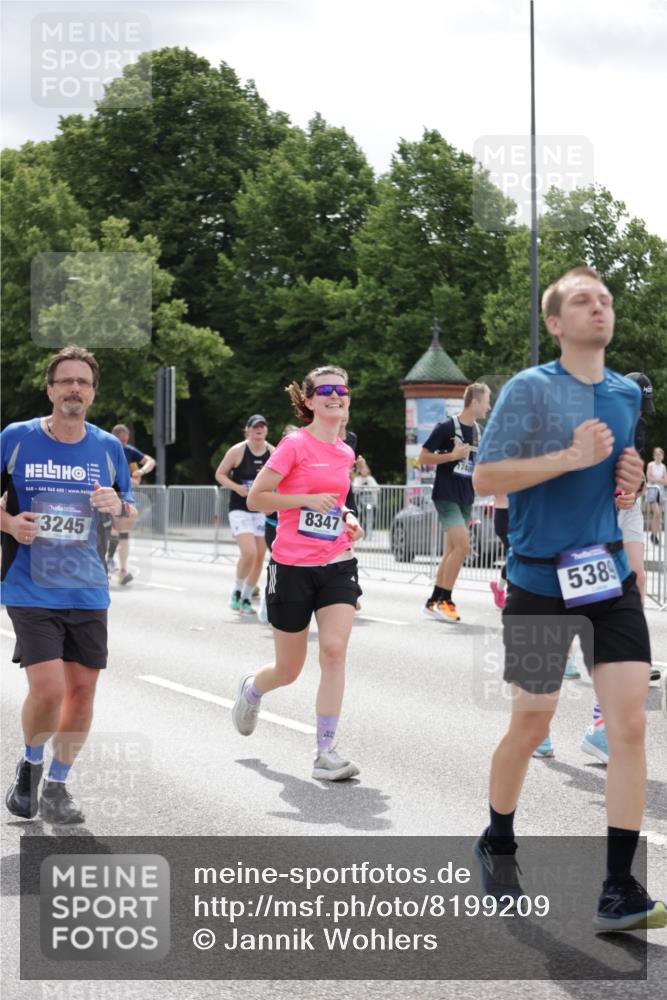 29.06.2025 - hella hamburg halbmarathon Jannik Wohlers http://msf.ph/oto/8199209 29.06.2025 11:15:19 Lombardsbrücke 2434, 2542, 3168, 3245, 3369, 3370, 3452, 3903, 3904, 4405, 5389, 6274, 7181, 7182, 8111, 8347, 8468, 8775, 8820, 9427, 9533, 10607, 10767, 10954, 10955, 10976, 11004, 11071, 11658, 11901, 12038, 12542, 12626, 13150, 13280, 14103, 16351, 16362, 16932, 17011, 17124, 17738, 17755, 17759, 18360, 18363, 18711, 18847 meine-sportfotos.de