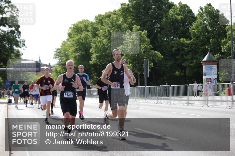 29.06.2025 - hella hamburg halbmarathon Jannik Wohlers http://msf.ph/oto/8199321 29.06.2025 09:47:33 Lombardsbrücke 1164, 1562, 2196, 2296, 2714, 4602, 5092, 6990, 8362, 8901, 9178, 9944, 10384, 10900, 10968, 11745, 12290, 12462, 12865, 13514, 13798, 13854, 14387, 14601, 14934, 14952, 15015, 15261, 15415, 15701, 15965, 16158, 16964, 17024, 17306, 18159, 18216, 18573, 18584, 18687, 18841 meine-sportfotos.de