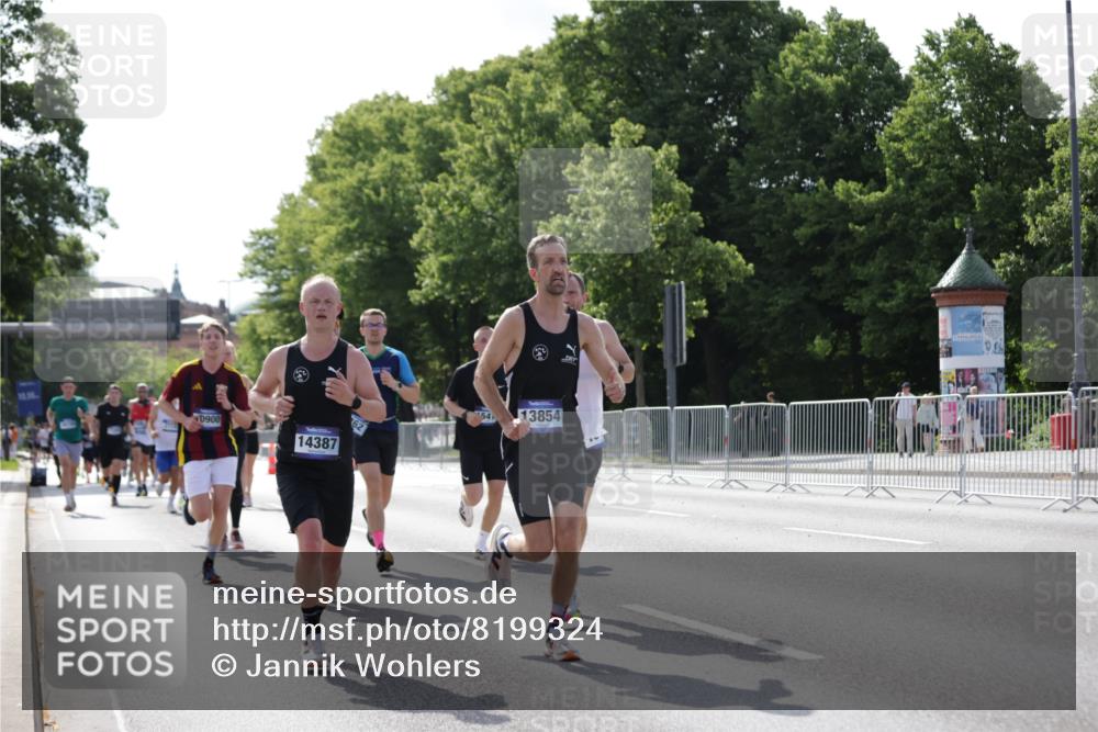 29.06.2025 - hella hamburg halbmarathon Jannik Wohlers http://msf.ph/oto/8199324 29.06.2025 09:47:33 Lombardsbrücke 1164, 1562, 2196, 2296, 2714, 4602, 5092, 6990, 8362, 8901, 9178, 9944, 10384, 10900, 10968, 11745, 12290, 12462, 12865, 13514, 13798, 13854, 14387, 14601, 14934, 14952, 15015, 15261, 15415, 15701, 15965, 16158, 16964, 17024, 17306, 18159, 18216, 18573, 18584, 18687, 18841 meine-sportfotos.de