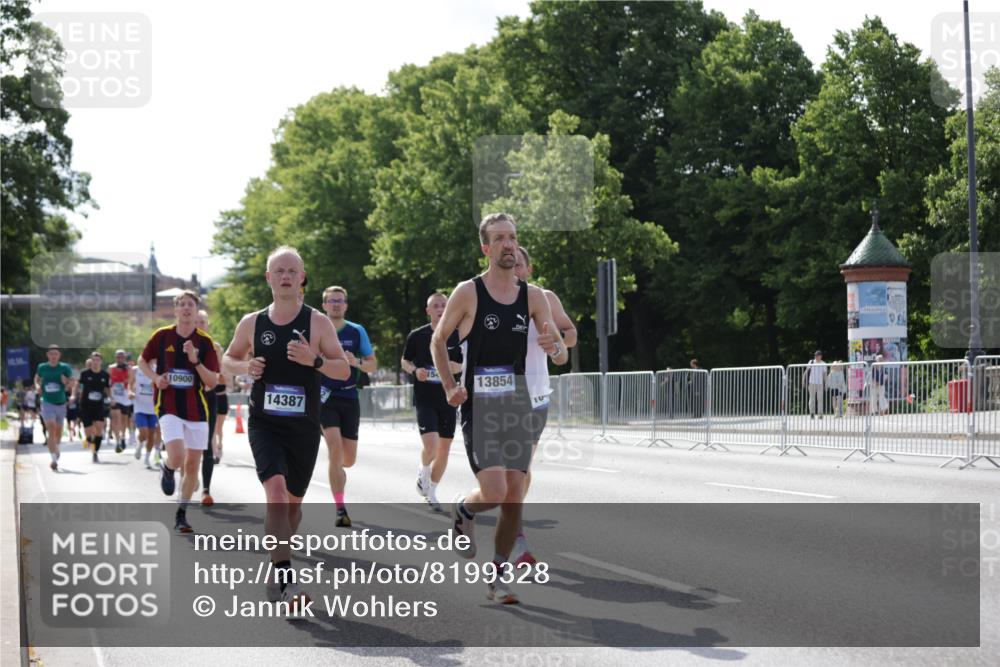29.06.2025 - hella hamburg halbmarathon Jannik Wohlers http://msf.ph/oto/8199328 29.06.2025 09:47:33 Lombardsbrücke 1164, 1562, 2196, 2296, 2714, 4602, 5092, 6990, 8362, 8901, 9178, 9944, 10384, 10900, 10968, 11745, 12290, 12462, 12865, 13514, 13798, 13854, 14387, 14601, 14934, 14952, 15015, 15261, 15415, 15701, 15965, 16158, 16964, 17024, 17306, 18159, 18216, 18573, 18584, 18687, 18841 meine-sportfotos.de