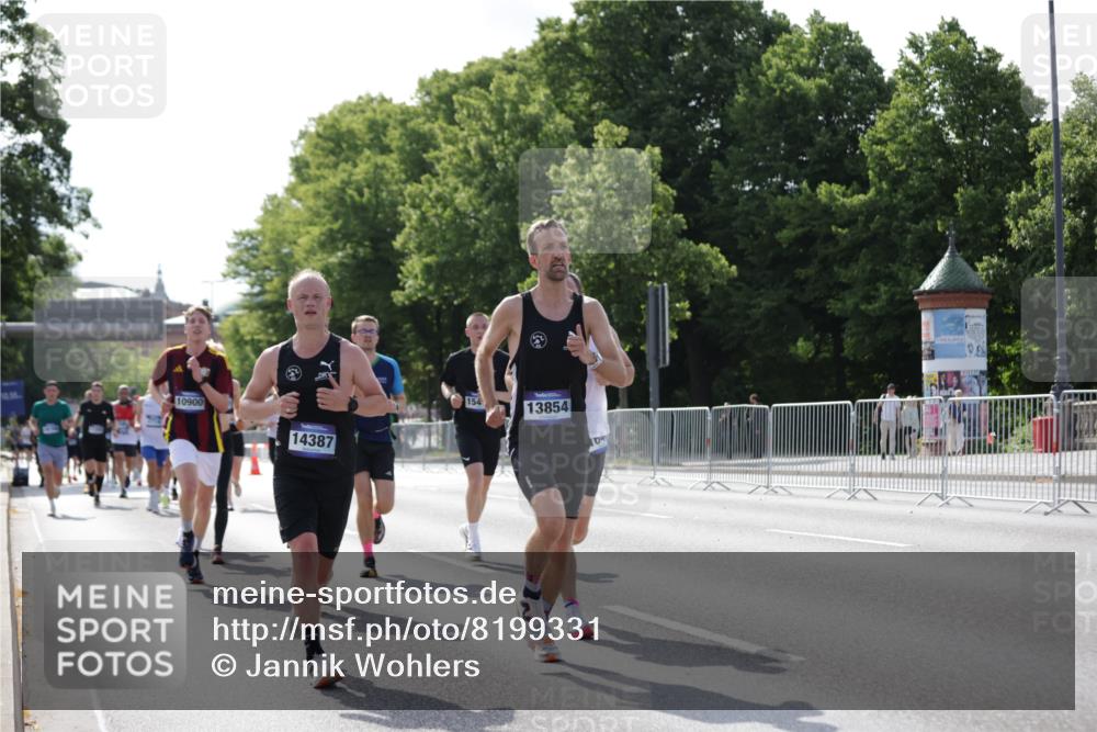 29.06.2025 - hella hamburg halbmarathon Jannik Wohlers http://msf.ph/oto/8199331 29.06.2025 09:47:34 Lombardsbrücke 1164, 1562, 2196, 2296, 2714, 4602, 5092, 6990, 8362, 8901, 9178, 9944, 10384, 10900, 10968, 11202, 11227, 11745, 12290, 12462, 12865, 13514, 13798, 13854, 14387, 14601, 14934, 14952, 15015, 15261, 15415, 15701, 15965, 16158, 16964, 17024, 17306, 18159, 18216, 18573, 18584, 18687, 18841 meine-sportfotos.de