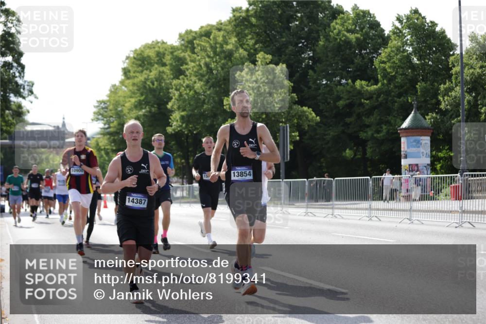 29.06.2025 - hella hamburg halbmarathon Jannik Wohlers http://msf.ph/oto/8199341 29.06.2025 09:47:34 Lombardsbrücke 1164, 1562, 2196, 2296, 2714, 4602, 5092, 6990, 8362, 8901, 9178, 9944, 10384, 10900, 10968, 11202, 11227, 11745, 12290, 12462, 12865, 13514, 13798, 13854, 14387, 14601, 14934, 14952, 15015, 15261, 15415, 15701, 15965, 16158, 16964, 17024, 17306, 18159, 18216, 18573, 18584, 18687, 18841 meine-sportfotos.de