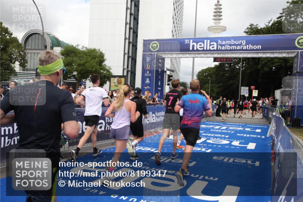 29.06.2025 - hella hamburg halbmarathon Michael Strokosch http://msf.ph/oto/8199347 29.06.2025 10:43:10 Ziel 4229, 6721, 7451, 9833, 10251, 10469, 11177, 12153, 12657, 12723, 12776, 12839, 15255, 17177, 19038 meine-sportfotos.de
