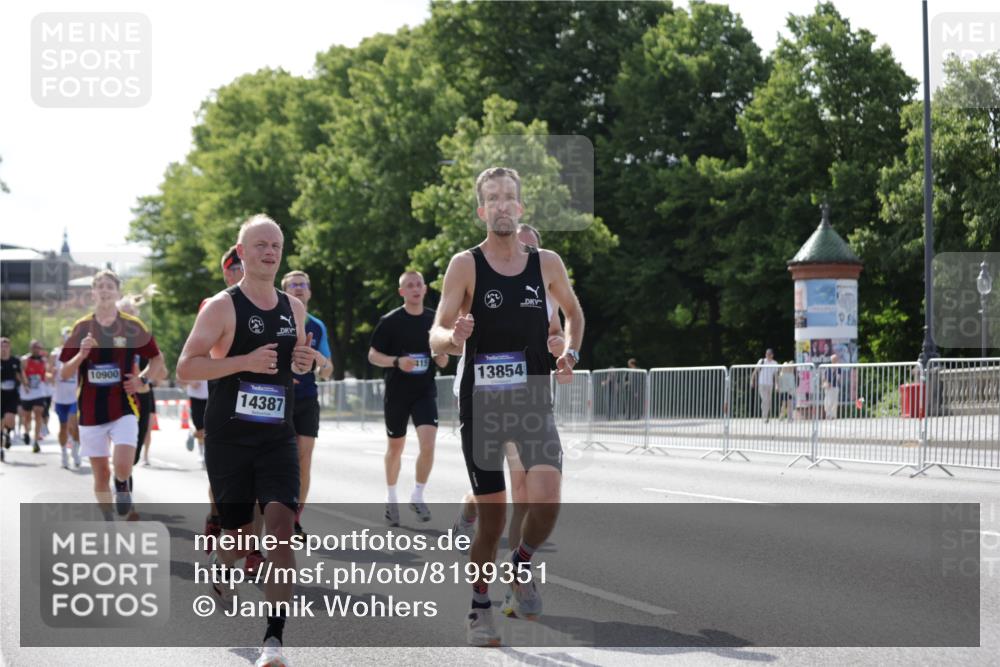 29.06.2025 - hella hamburg halbmarathon Jannik Wohlers http://msf.ph/oto/8199351 29.06.2025 09:47:34 Lombardsbrücke 1164, 1562, 2196, 2296, 2714, 4602, 5092, 6990, 8362, 8901, 9178, 9944, 10384, 10900, 10968, 11202, 11227, 11745, 12290, 12462, 12865, 13514, 13798, 13854, 14387, 14601, 14934, 14952, 15015, 15261, 15415, 15701, 15965, 16158, 16964, 17024, 17306, 18159, 18216, 18573, 18584, 18687, 18841 meine-sportfotos.de