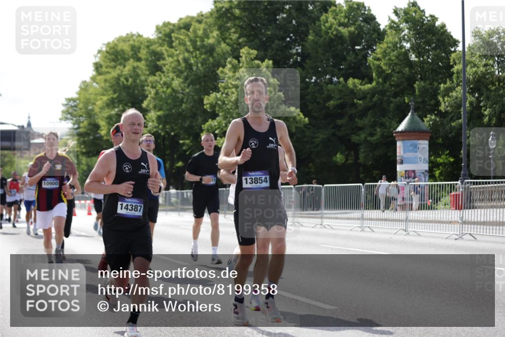 29.06.2025 - hella hamburg halbmarathon Jannik Wohlers http://msf.ph/oto/8199358 29.06.2025 09:47:34 Lombardsbrücke 1164, 1562, 2196, 2296, 2714, 4602, 5092, 6990, 8362, 8901, 9178, 9944, 10384, 10900, 10968, 11202, 11227, 11745, 12290, 12462, 12865, 13514, 13798, 13854, 14387, 14601, 14934, 14952, 15015, 15261, 15415, 15701, 15965, 16158, 16964, 17024, 17306, 18159, 18216, 18573, 18584, 18687, 18841 meine-sportfotos.de