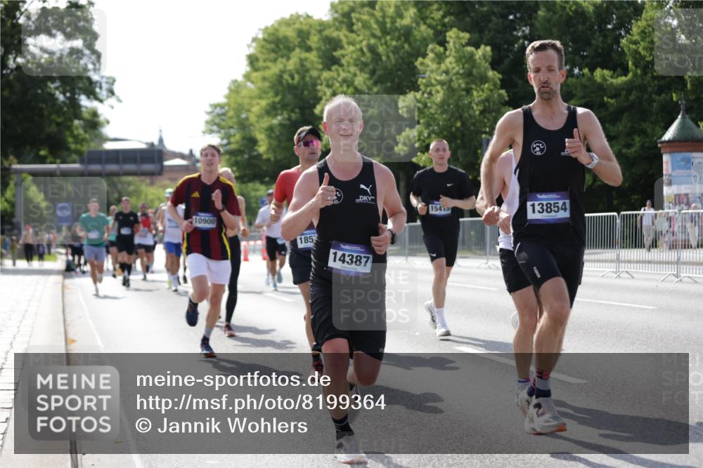 29.06.2025 - hella hamburg halbmarathon Jannik Wohlers http://msf.ph/oto/8199364 29.06.2025 09:47:34 Lombardsbrücke 1164, 1562, 2196, 2296, 2714, 4602, 5092, 6990, 8362, 8901, 9178, 9944, 10384, 10900, 10968, 11202, 11227, 11745, 12290, 12462, 12865, 13514, 13798, 13854, 14387, 14601, 14934, 14952, 15015, 15261, 15415, 15701, 15965, 16158, 16964, 17024, 17306, 18159, 18216, 18573, 18584, 18687, 18841 meine-sportfotos.de