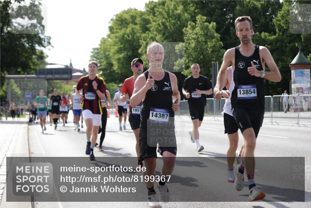 29.06.2025 - hella hamburg halbmarathon Jannik Wohlers http://msf.ph/oto/8199367 29.06.2025 09:47:34 Lombardsbrücke 1164, 1562, 2196, 2296, 2714, 4602, 5092, 6990, 8362, 8901, 9178, 9944, 10384, 10900, 10968, 11202, 11227, 11745, 12290, 12462, 12865, 13514, 13798, 13854, 14387, 14601, 14934, 14952, 15015, 15261, 15415, 15701, 15965, 16158, 16964, 17024, 17306, 18159, 18216, 18573, 18584, 18687, 18841 meine-sportfotos.de