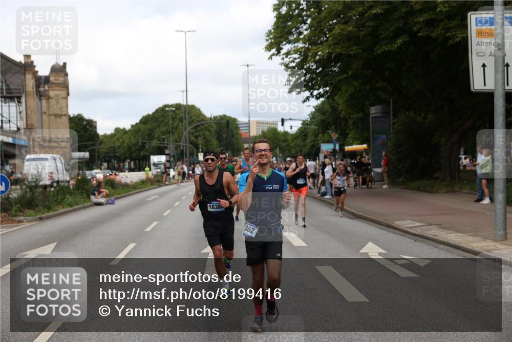 29.06.2025 - hella hamburg halbmarathon Yannick Fuchs http://msf.ph/oto/8199416 29.06.2025 10:31:49 20KM 1411, 2196, 2767, 4860, 4865, 5003, 5092, 5307, 6123, 6458, 6529, 7310, 7482, 8362, 9178, 9296, 9914, 10190, 10451, 10680, 10738, 11833, 13141, 13854, 13972, 14387, 14459, 14691, 14934, 15178, 15261, 15410, 15939, 16523, 16992, 17024, 17125, 17137, 17306, 17658, 17723, 18062, 18159, 18384, 18824 meine-sportfotos.de