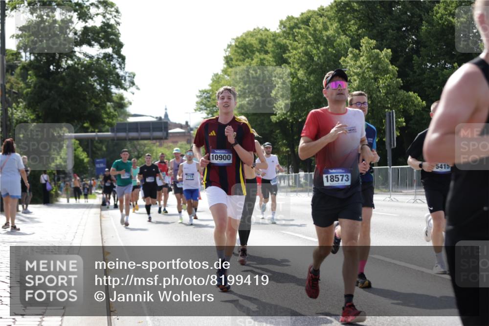 29.06.2025 - hella hamburg halbmarathon Jannik Wohlers http://msf.ph/oto/8199419 29.06.2025 09:47:35 Lombardsbrücke 1164, 1562, 2196, 2296, 2714, 4602, 5091, 5092, 6990, 8362, 8901, 9178, 9944, 10384, 10900, 11202, 11227, 11745, 12290, 12462, 12865, 13514, 13798, 13854, 14387, 14601, 14934, 14952, 15015, 15261, 15415, 15701, 15965, 16158, 16964, 17024, 17306, 18159, 18216, 18573, 18584, 18687, 18841 meine-sportfotos.de