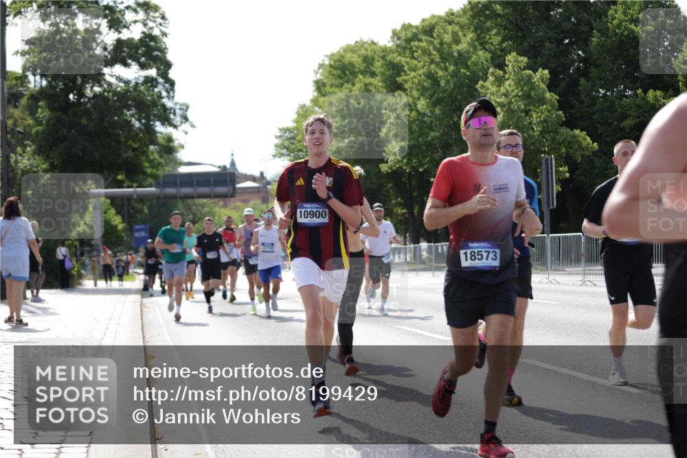 29.06.2025 - hella hamburg halbmarathon Jannik Wohlers http://msf.ph/oto/8199429 29.06.2025 09:47:35 Lombardsbrücke 1164, 1562, 2196, 2296, 2714, 4602, 5091, 5092, 6990, 8362, 8901, 9178, 9944, 10384, 10900, 11202, 11227, 11745, 12290, 12462, 12865, 13514, 13798, 13854, 14387, 14601, 14934, 14952, 15015, 15261, 15415, 15701, 15965, 16158, 16964, 17024, 17306, 18159, 18216, 18573, 18584, 18687, 18841 meine-sportfotos.de