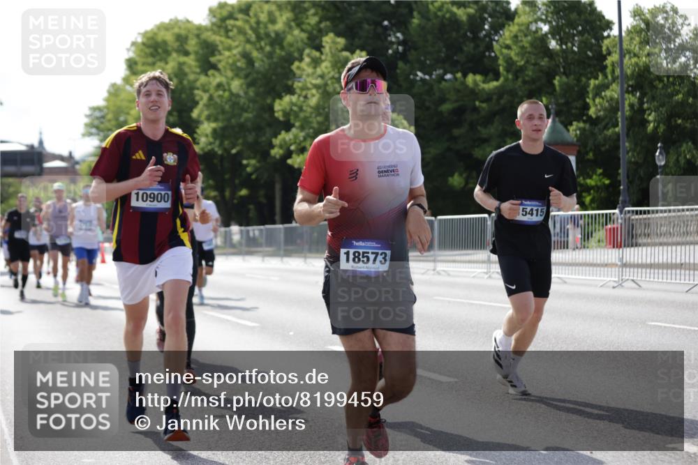 29.06.2025 - hella hamburg halbmarathon Jannik Wohlers http://msf.ph/oto/8199459 29.06.2025 09:47:36 Lombardsbrücke 1164, 1562, 2196, 2296, 2714, 4602, 5091, 5092, 5315, 6684, 6990, 8362, 9178, 9944, 10384, 10900, 11202, 11227, 11745, 12290, 12462, 12865, 13514, 13798, 13854, 14387, 14601, 14934, 14952, 15015, 15261, 15415, 15701, 15965, 16158, 16964, 17024, 17306, 18159, 18216, 18573, 18584, 18687, 18841 meine-sportfotos.de