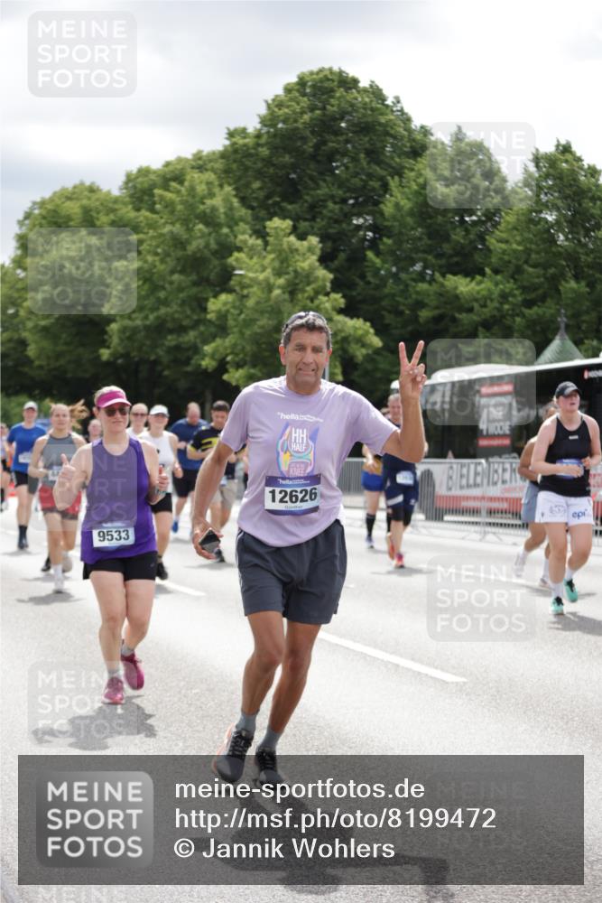 29.06.2025 - hella hamburg halbmarathon Jannik Wohlers http://msf.ph/oto/8199472 29.06.2025 11:15:21 Lombardsbrücke 2434, 3168, 3245, 3369, 3370, 3452, 3903, 3904, 4405, 5389, 6274, 6385, 6668, 7181, 7182, 8111, 8347, 8468, 8775, 8820, 9427, 9533, 10607, 10767, 10954, 10955, 10976, 11004, 11071, 11658, 11901, 12038, 12542, 12626, 12866, 12920, 13150, 13280, 14103, 16351, 16362, 16932, 17011, 17738, 17759, 18360, 18363, 18711 meine-sportfotos.de