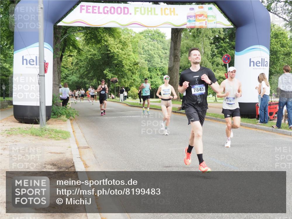 29.06.2025 - hella hamburg halbmarathon MichiJ http://msf.ph/oto/8199483 29.06.2025 10:21:18 Zwischen KM18-KM19 3955, 5187, 7845, 11877, 14450 meine-sportfotos.de