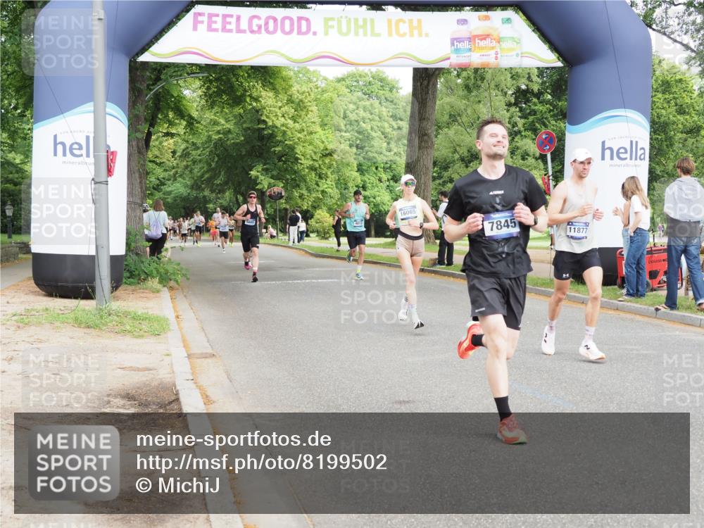 29.06.2025 - hella hamburg halbmarathon MichiJ http://msf.ph/oto/8199502 29.06.2025 10:21:19 Zwischen KM18-KM19 3955, 7845, 11877, 14450, 16065 meine-sportfotos.de