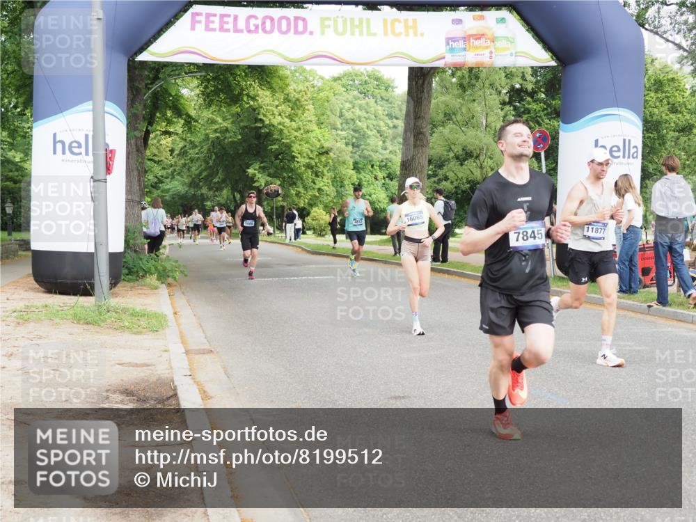 29.06.2025 - hella hamburg halbmarathon MichiJ http://msf.ph/oto/8199512 29.06.2025 10:21:19 Zwischen KM18-KM19 3955, 7845, 11877, 14450, 16065 meine-sportfotos.de