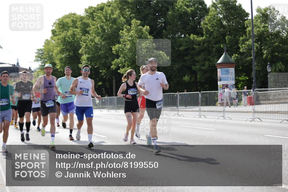 29.06.2025 - hella hamburg halbmarathon Jannik Wohlers http://msf.ph/oto/8199550 29.06.2025 09:47:38 Lombardsbrücke 1164, 1385, 1562, 1743, 2714, 4602, 5091, 5092, 5315, 6684, 6990, 8362, 9178, 9944, 10384, 10900, 11202, 11227, 11620, 11745, 12290, 12865, 13798, 13854, 14387, 14934, 14952, 15015, 15261, 15415, 15701, 15965, 16158, 17024, 17306, 18159, 18216, 18573, 18584, 18841 meine-sportfotos.de