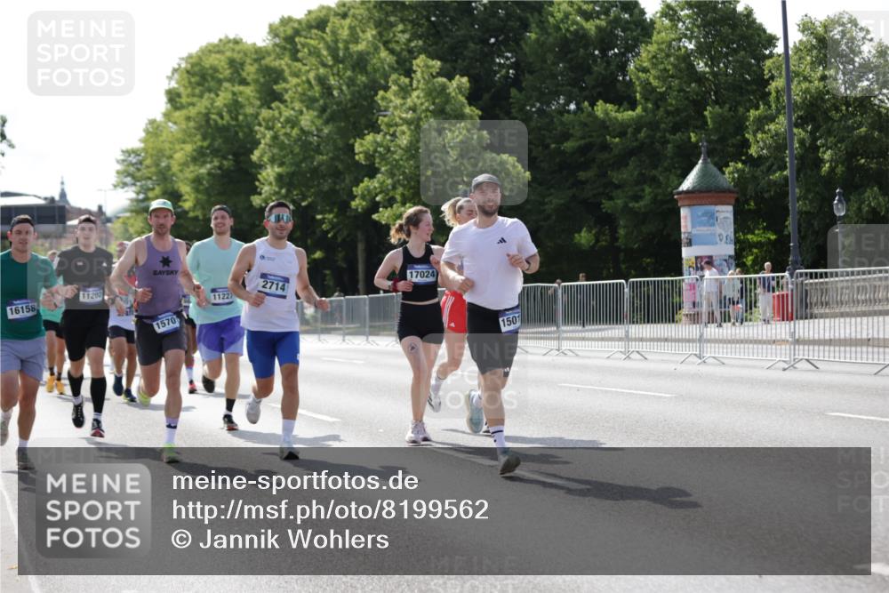29.06.2025 - hella hamburg halbmarathon Jannik Wohlers http://msf.ph/oto/8199562 29.06.2025 09:47:38 Lombardsbrücke 1164, 1385, 1562, 1743, 2714, 4602, 5091, 5092, 5315, 6684, 6990, 8362, 9178, 9944, 10384, 10900, 11202, 11227, 11620, 11745, 12290, 12865, 13798, 13854, 14387, 14934, 14952, 15015, 15261, 15415, 15701, 15965, 16158, 17024, 17306, 18159, 18216, 18573, 18584, 18841 meine-sportfotos.de