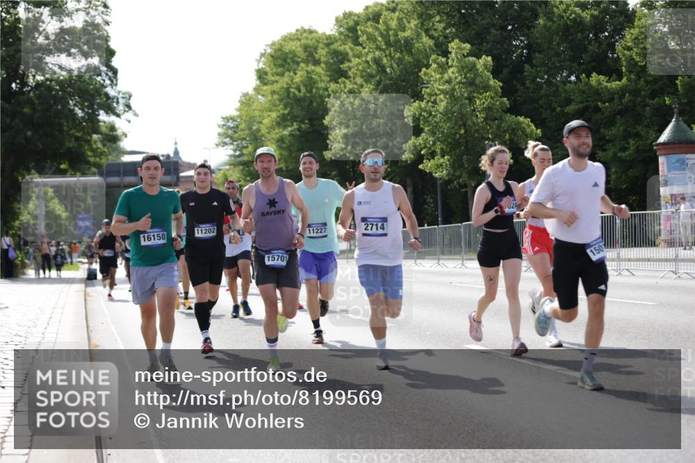 29.06.2025 - hella hamburg halbmarathon Jannik Wohlers http://msf.ph/oto/8199569 29.06.2025 09:47:39 Lombardsbrücke 1164, 1385, 1562, 1743, 2714, 3959, 4602, 5091, 5092, 5315, 6684, 6990, 8362, 9178, 9944, 10384, 10900, 11202, 11227, 11620, 11745, 12290, 12865, 13798, 13854, 14387, 14908, 14934, 14952, 15015, 15261, 15415, 15701, 15965, 16158, 17024, 17306, 18159, 18216, 18573, 18584, 18841 meine-sportfotos.de