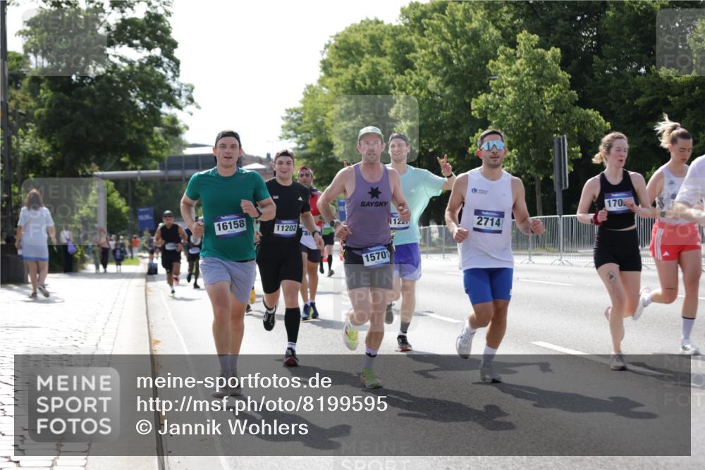 29.06.2025 - hella hamburg halbmarathon Jannik Wohlers http://msf.ph/oto/8199595 29.06.2025 09:47:39 Lombardsbrücke 1164, 1385, 1562, 1743, 2714, 3959, 4602, 5091, 5092, 5315, 6684, 6990, 8362, 9178, 9944, 10384, 10900, 11202, 11227, 11620, 11745, 12290, 12865, 13798, 13854, 14387, 14908, 14934, 14952, 15015, 15261, 15415, 15701, 15965, 16158, 17024, 17306, 18159, 18216, 18573, 18584, 18841 meine-sportfotos.de