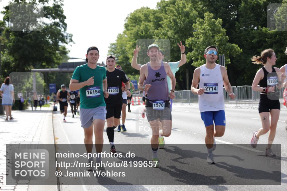 29.06.2025 - hella hamburg halbmarathon Jannik Wohlers http://msf.ph/oto/8199657 29.06.2025 09:47:39 Lombardsbrücke 1164, 1385, 1562, 1743, 2714, 3959, 4602, 5091, 5092, 5315, 6684, 6990, 8362, 9178, 9944, 10384, 10900, 11202, 11227, 11620, 11745, 12290, 12865, 13798, 13854, 14387, 14908, 14934, 14952, 15015, 15261, 15415, 15701, 15965, 16158, 17024, 17306, 18159, 18216, 18573, 18584, 18841 meine-sportfotos.de
