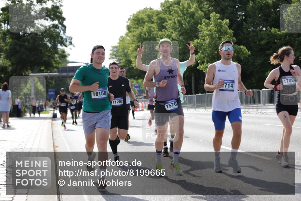 29.06.2025 - hella hamburg halbmarathon Jannik Wohlers http://msf.ph/oto/8199665 29.06.2025 09:47:40 Lombardsbrücke 1164, 1385, 1562, 1743, 2714, 3959, 4602, 5091, 5315, 6684, 6829, 6990, 8362, 9178, 9944, 10384, 10900, 11202, 11227, 11620, 11745, 12290, 12865, 13595, 13798, 13854, 14387, 14908, 14934, 14952, 15015, 15261, 15415, 15701, 15965, 16158, 17024, 17217, 17306, 18103, 18159, 18216, 18573, 18584, 18841 meine-sportfotos.de