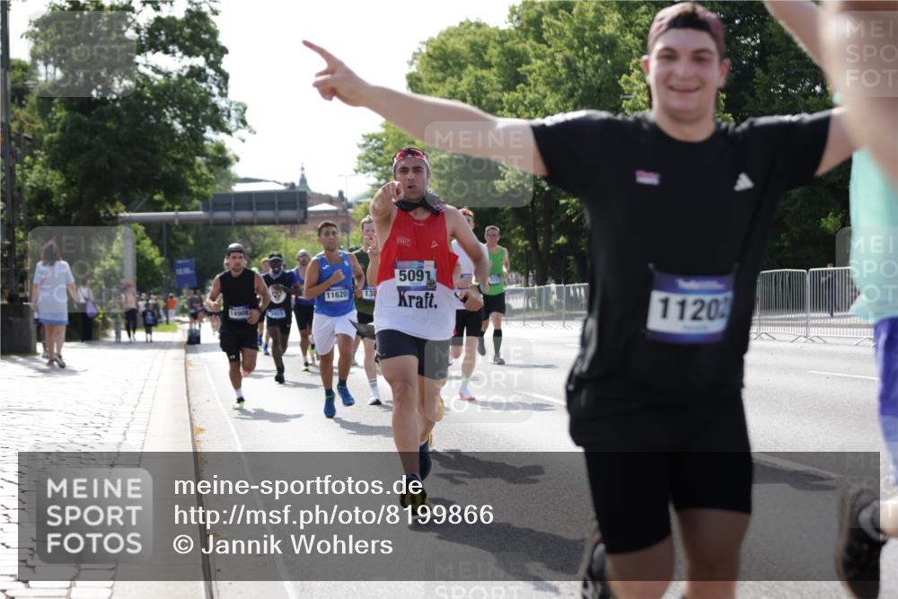 29.06.2025 - hella hamburg halbmarathon Jannik Wohlers http://msf.ph/oto/8199866 29.06.2025 09:47:41 Lombardsbrücke 1164, 1385, 1562, 1743, 2714, 3959, 4602, 4860, 5091, 5315, 6684, 6829, 6990, 8362, 9178, 9944, 10384, 10900, 11202, 11227, 11620, 11745, 12290, 12514, 12865, 13595, 13854, 14387, 14908, 14934, 14952, 15015, 15261, 15415, 15701, 15965, 16158, 17024, 17217, 17306, 18103, 18216, 18573, 18584, 18679, 18841 meine-sportfotos.de