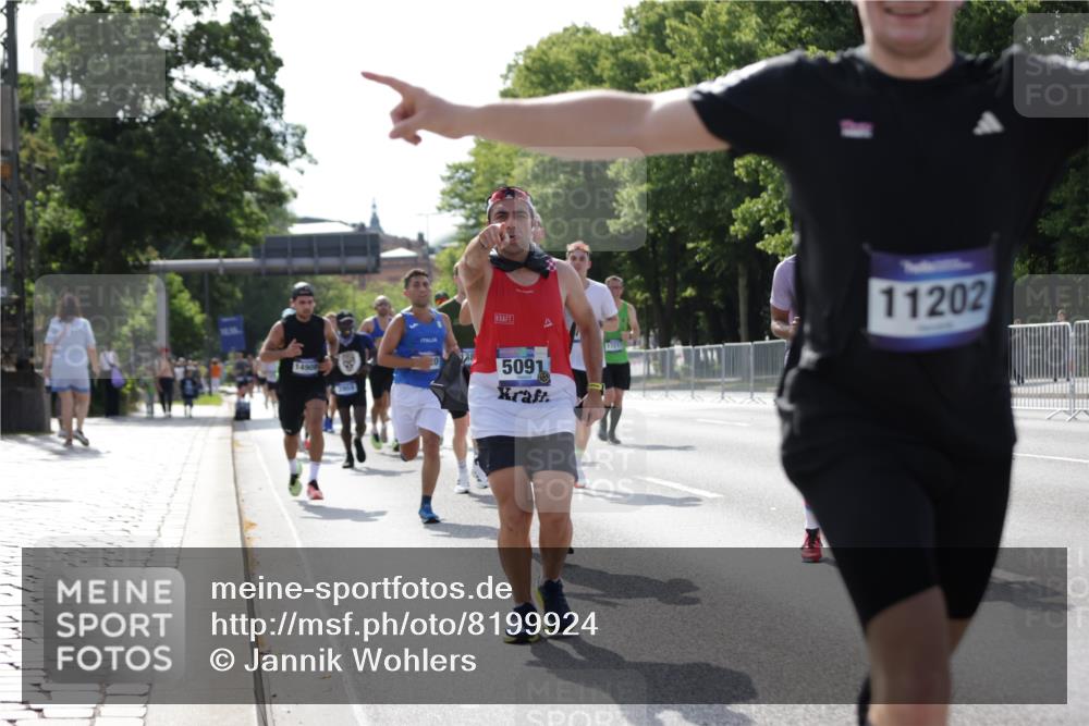29.06.2025 - hella hamburg halbmarathon Jannik Wohlers http://msf.ph/oto/8199924 29.06.2025 09:47:41 Lombardsbrücke 1164, 1385, 1562, 1743, 2714, 3959, 4602, 4860, 5091, 5315, 6684, 6829, 6990, 8362, 9178, 9944, 10384, 10900, 11202, 11227, 11620, 11745, 12290, 12514, 12865, 13595, 13854, 14387, 14908, 14934, 14952, 15015, 15261, 15415, 15701, 15965, 16158, 17024, 17217, 17306, 18103, 18216, 18573, 18584, 18679, 18841 meine-sportfotos.de