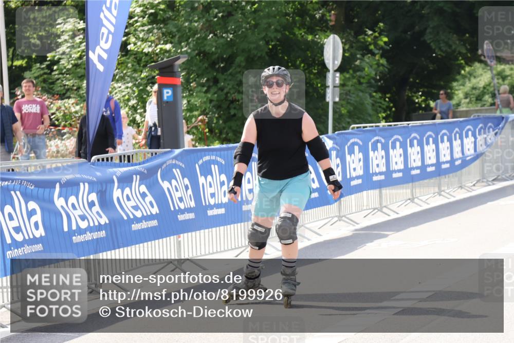 29.06.2025 - hella hamburg halbmarathon Strokosch-Dieckow http://msf.ph/oto/8199926 29.06.2025 09:46:53 Ziel 20132, 20141 meine-sportfotos.de