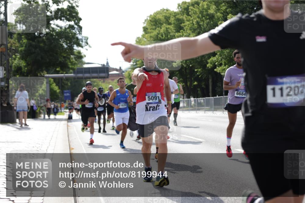 29.06.2025 - hella hamburg halbmarathon Jannik Wohlers http://msf.ph/oto/8199944 29.06.2025 09:47:42 Lombardsbrücke 1164, 1385, 1562, 1743, 2714, 3959, 4602, 4860, 5091, 5315, 6684, 6829, 6990, 8362, 9178, 9944, 10384, 10900, 11202, 11227, 11620, 11745, 12290, 12514, 12865, 13595, 13854, 14387, 14908, 14934, 15015, 15261, 15415, 15701, 16119, 16158, 17024, 17217, 17306, 18103, 18216, 18573, 18584, 18679, 18841 meine-sportfotos.de