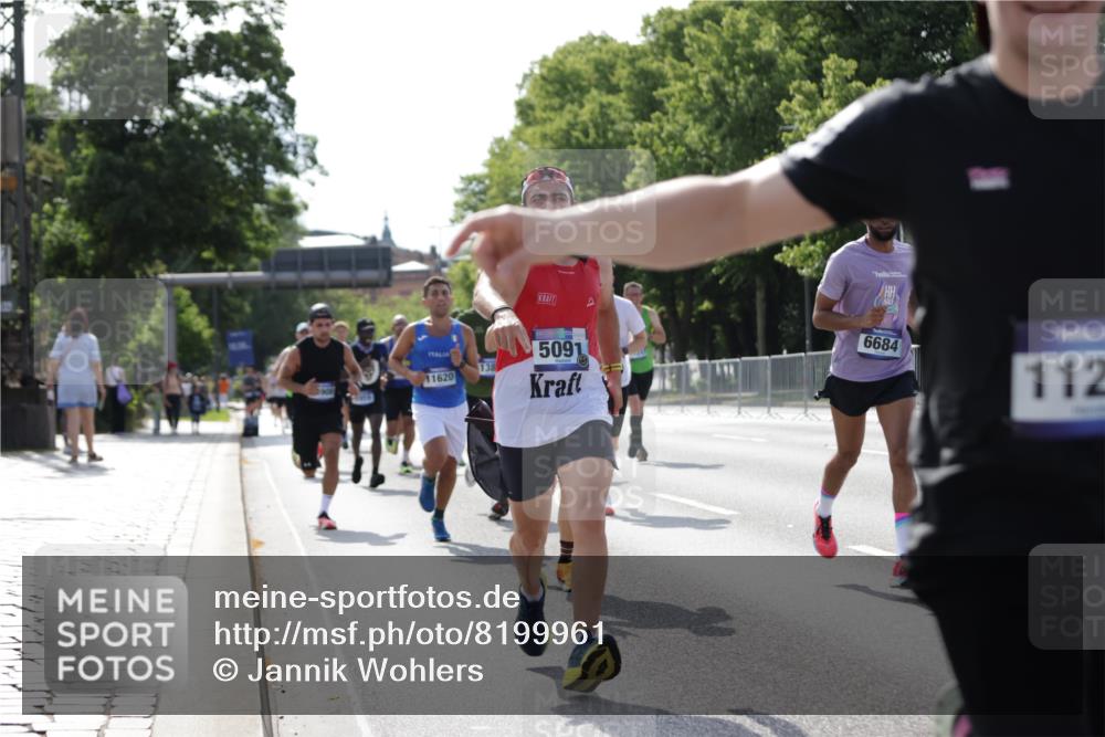 29.06.2025 - hella hamburg halbmarathon Jannik Wohlers http://msf.ph/oto/8199961 29.06.2025 09:47:42 Lombardsbrücke 1164, 1385, 1562, 1743, 2714, 3959, 4602, 4860, 5091, 5315, 6684, 6829, 6990, 8362, 9178, 9944, 10384, 10900, 11202, 11227, 11620, 11745, 12290, 12514, 12865, 13595, 13854, 14387, 14908, 14934, 15015, 15261, 15415, 15701, 16119, 16158, 17024, 17217, 17306, 18103, 18216, 18573, 18584, 18679, 18841 meine-sportfotos.de