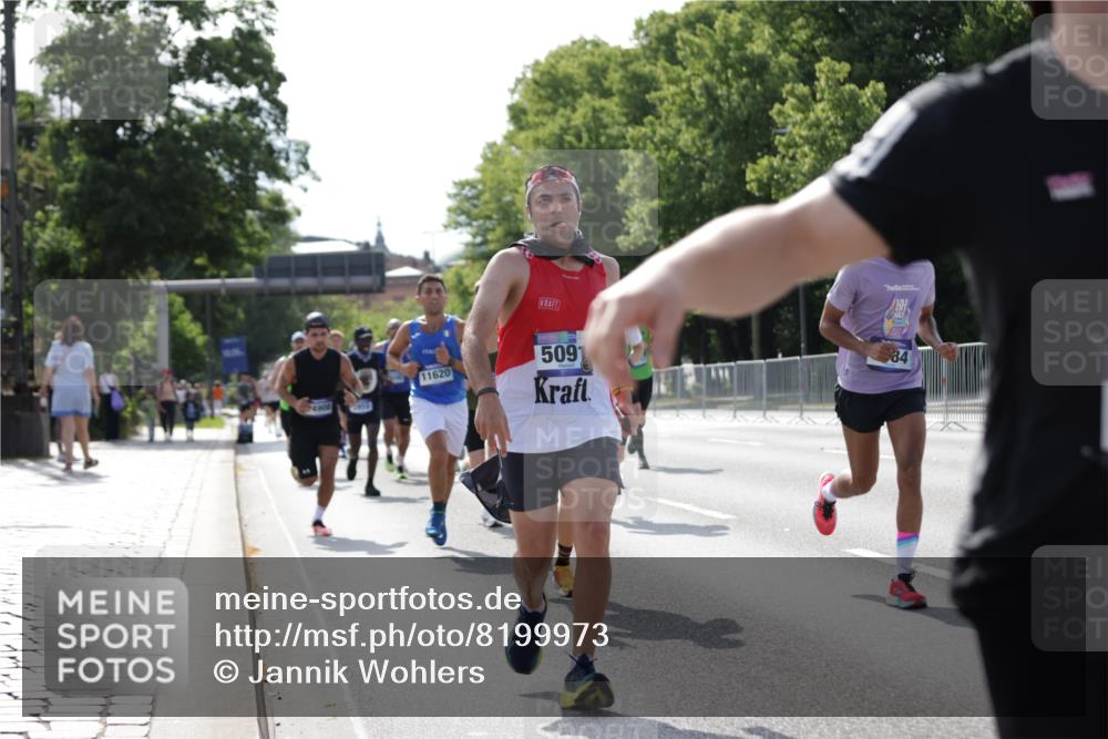 29.06.2025 - hella hamburg halbmarathon Jannik Wohlers http://msf.ph/oto/8199973 29.06.2025 09:47:42 Lombardsbrücke 1164, 1385, 1562, 1743, 2714, 3959, 4602, 4860, 5091, 5315, 6684, 6829, 6990, 8362, 9178, 9944, 10384, 10900, 11202, 11227, 11620, 11745, 12290, 12514, 12865, 13595, 13854, 14387, 14908, 14934, 15015, 15261, 15415, 15701, 16119, 16158, 17024, 17217, 17306, 18103, 18216, 18573, 18584, 18679, 18841 meine-sportfotos.de
