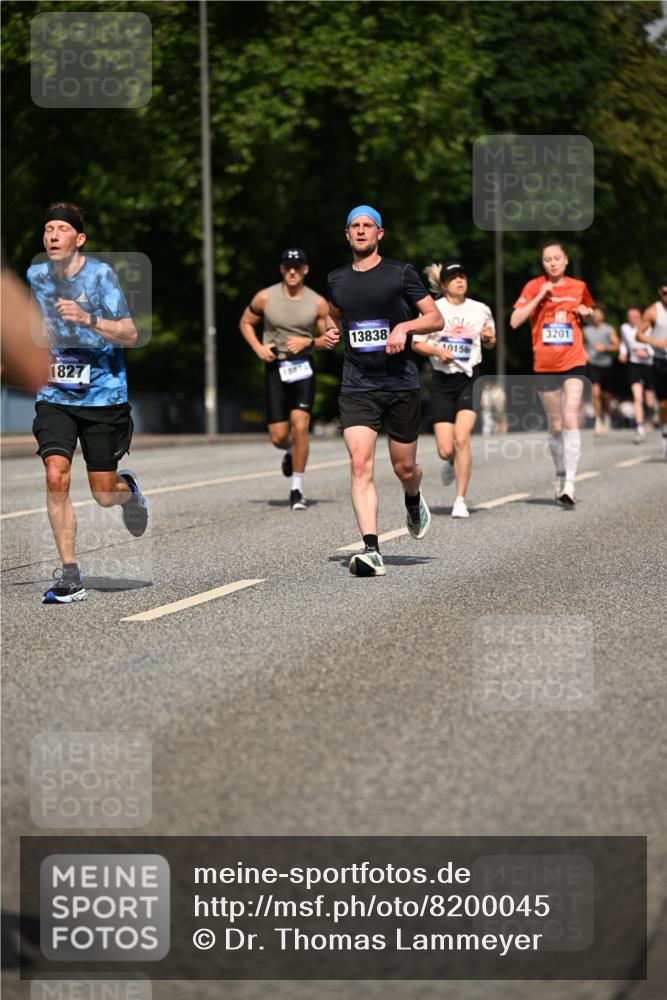 29.06.2025 - hella hamburg halbmarathon Dr. Thomas Lammeyer http://msf.ph/oto/8200045 29.06.2025 09:48:08 Kennedybrücke 2021, 3201, 3845, 5269, 5367, 6619, 8473, 8731, 10156, 10486, 10848 meine-sportfotos.de