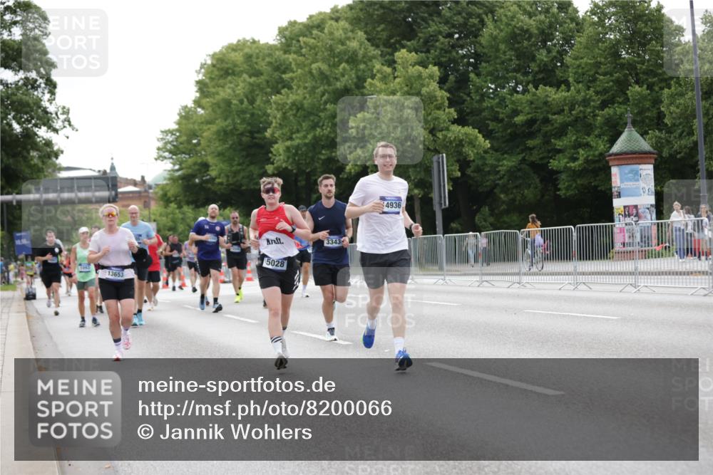 29.06.2025 - hella hamburg halbmarathon Jannik Wohlers http://msf.ph/oto/8200066 29.06.2025 10:25:14 Lombardsbrücke 1093, 1305, 1481, 3343, 3765, 4378, 5028, 8881, 9811, 10845, 10846, 11157, 11662, 12074, 12505, 13653, 13842, 14936, 15283, 16289, 16354, 16381, 16927 meine-sportfotos.de