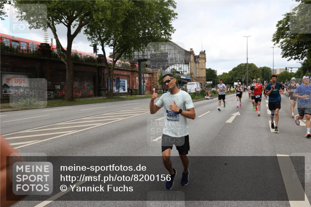 29.06.2025 - hella hamburg halbmarathon Yannick Fuchs http://msf.ph/oto/8200156 29.06.2025 10:31:55 20KM 1290, 2196, 2767, 4860, 4865, 5003, 5042, 5307, 5923, 6047, 6123, 6458, 7310, 7482, 8362, 9178, 9914, 10190, 10451, 10738, 12739, 13141, 13372, 13854, 14387, 14459, 14691, 14934, 15178, 15261, 15410, 15939, 16523, 16992, 17125, 17137, 17658, 18159, 18357, 18384, 18986 meine-sportfotos.de