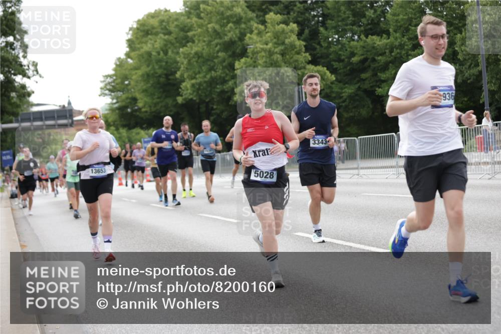 29.06.2025 - hella hamburg halbmarathon Jannik Wohlers http://msf.ph/oto/8200160 29.06.2025 10:25:15 Lombardsbrücke 1093, 1305, 1481, 3343, 3765, 4378, 5028, 8881, 9811, 10104, 10845, 10846, 11662, 11699, 12074, 12505, 13653, 13842, 14936, 15283, 16289, 16354, 16381, 16927 meine-sportfotos.de