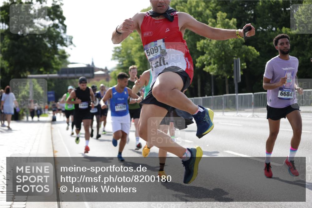 29.06.2025 - hella hamburg halbmarathon Jannik Wohlers http://msf.ph/oto/8200180 29.06.2025 09:47:42 Lombardsbrücke 1164, 1385, 1562, 1743, 2714, 3959, 4602, 4860, 5091, 5315, 6684, 6829, 6990, 8362, 9178, 9944, 10384, 10900, 11202, 11227, 11620, 11745, 12290, 12514, 12865, 13595, 13854, 14387, 14908, 14934, 15015, 15261, 15415, 15701, 16119, 16158, 17024, 17217, 17306, 18103, 18216, 18573, 18584, 18679, 18841 meine-sportfotos.de