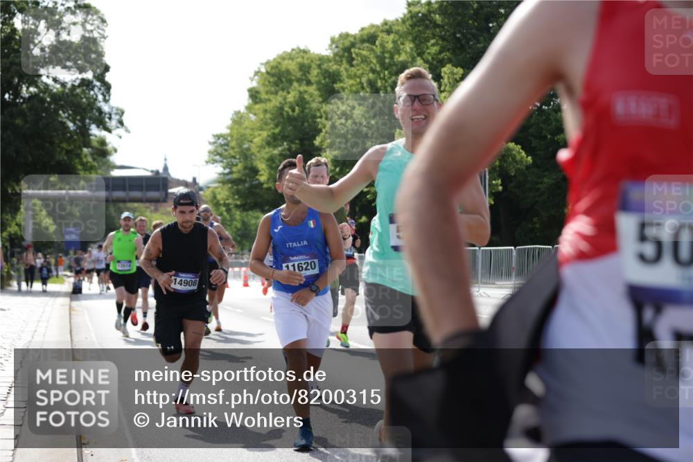 29.06.2025 - hella hamburg halbmarathon Jannik Wohlers http://msf.ph/oto/8200315 29.06.2025 09:47:43 Lombardsbrücke 1385, 1562, 1743, 2714, 2767, 3959, 4602, 4860, 5091, 5315, 6684, 6829, 6990, 8362, 8933, 9178, 9944, 10384, 10900, 11202, 11227, 11620, 11745, 11929, 12290, 12514, 12865, 13595, 13854, 14387, 14908, 14934, 15015, 15261, 15415, 15701, 16119, 16158, 17024, 17217, 18103, 18573, 18584, 18679, 18841 meine-sportfotos.de