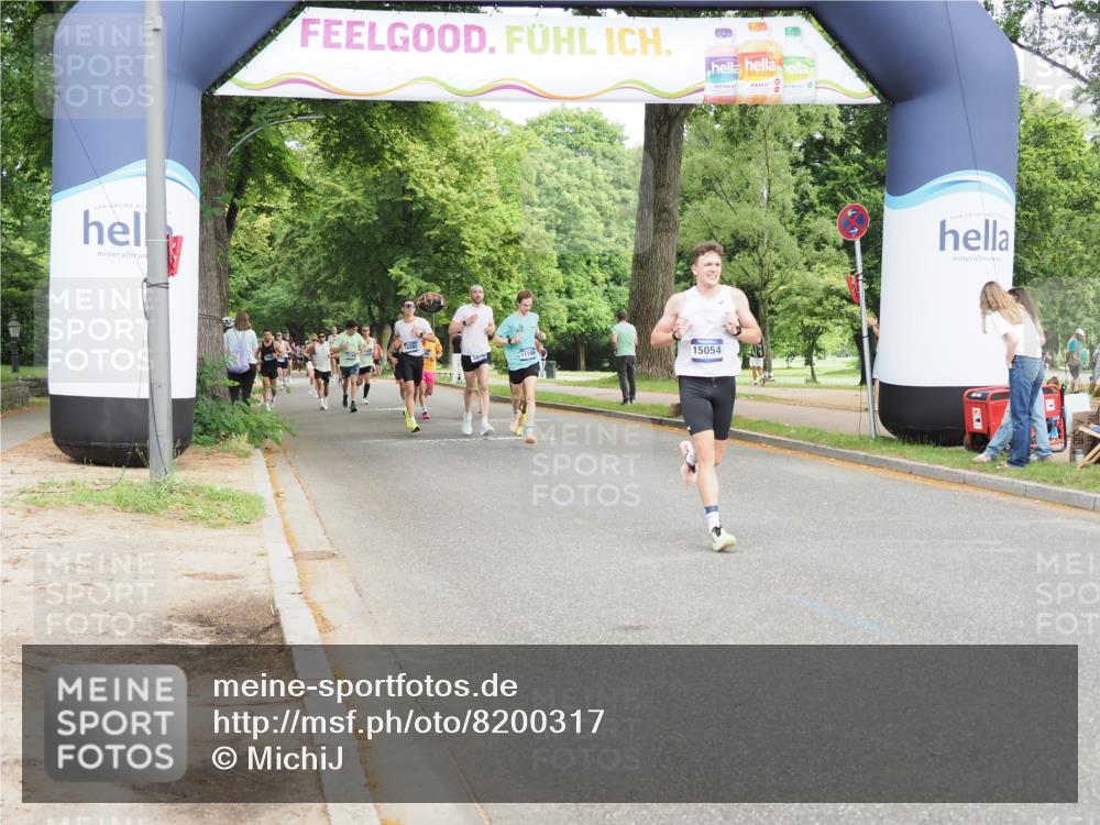 29.06.2025 - hella hamburg halbmarathon MichiJ http://msf.ph/oto/8200317 29.06.2025 10:21:27 Zwischen KM18-KM19 1894, 4812, 5660, 15054, 16065 meine-sportfotos.de