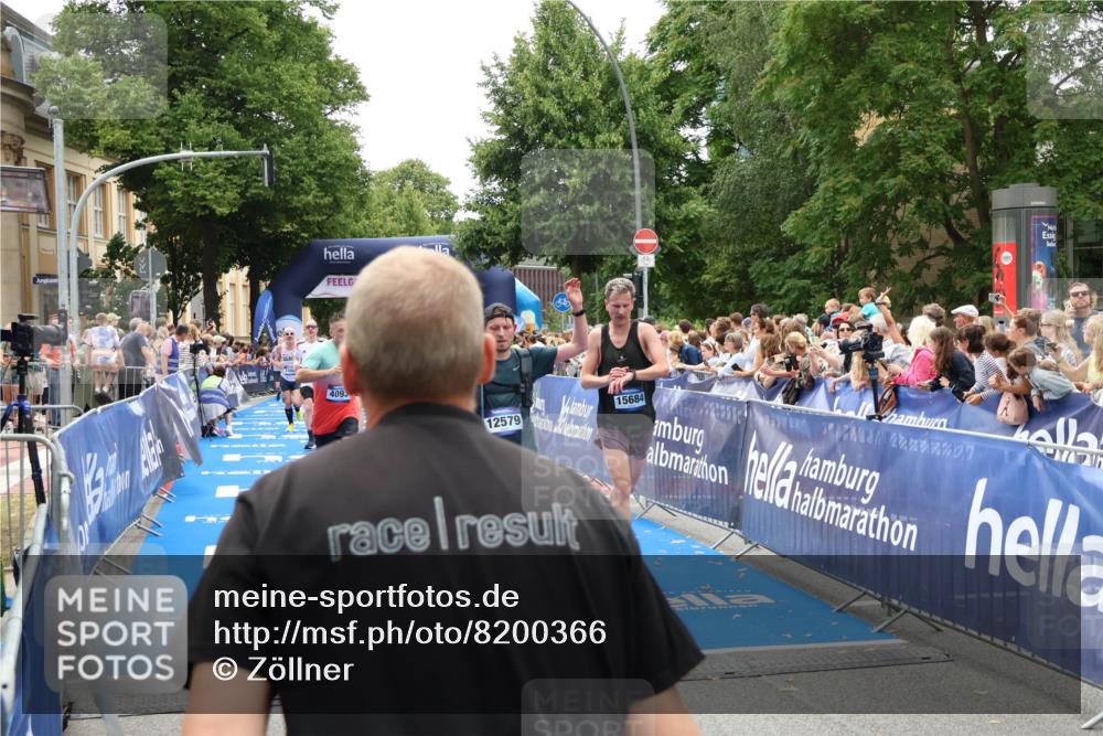 29.06.2025 - hella hamburg halbmarathon Zöllner http://msf.ph/oto/8200366 29.06.2025 10:47:14 Ziel 2623, 4093, 6373, 6716, 7480, 7908, 10208, 10211, 12579, 13007, 15684, 17718, 17915 meine-sportfotos.de