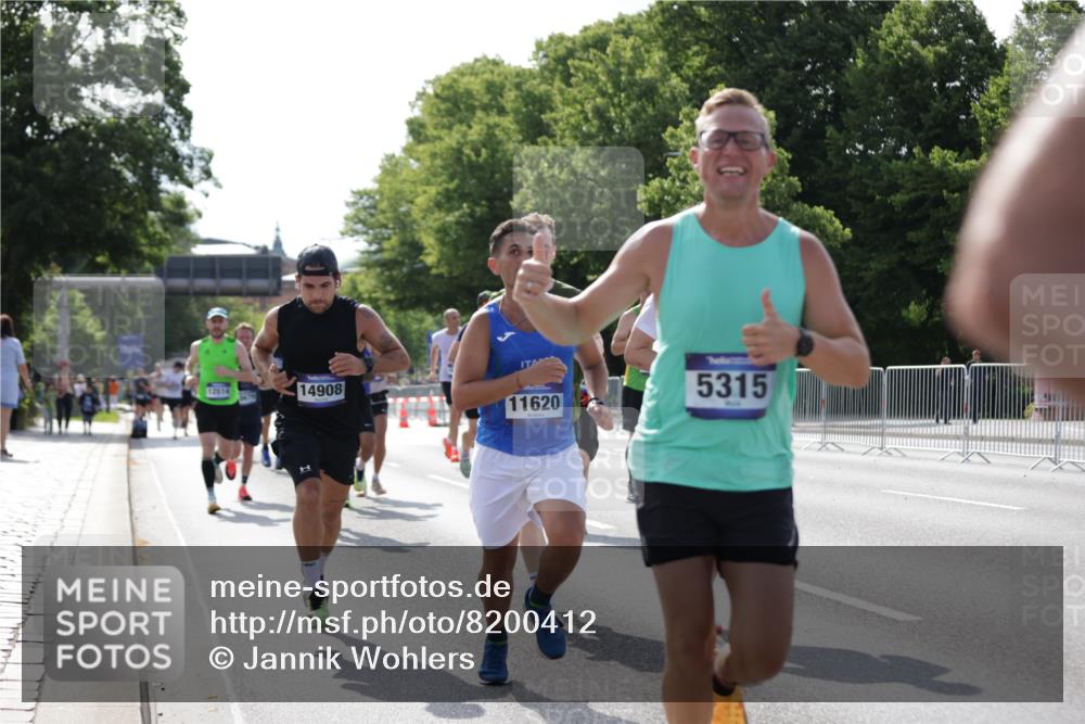 29.06.2025 - hella hamburg halbmarathon Jannik Wohlers http://msf.ph/oto/8200412 29.06.2025 09:47:43 Lombardsbrücke 1385, 1562, 1743, 2714, 2767, 3959, 4602, 4860, 5091, 5315, 6684, 6829, 6990, 8362, 8933, 9178, 9944, 10384, 10900, 11202, 11227, 11620, 11745, 11929, 12290, 12514, 12865, 13595, 13854, 14387, 14908, 14934, 15015, 15261, 15415, 15701, 16119, 16158, 17024, 17217, 18103, 18573, 18584, 18679, 18841 meine-sportfotos.de