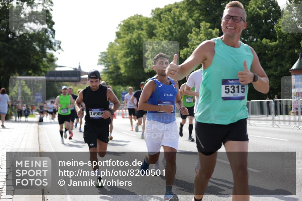 29.06.2025 - hella hamburg halbmarathon Jannik Wohlers http://msf.ph/oto/8200501 29.06.2025 09:47:44 Lombardsbrücke 1385, 1562, 1743, 2714, 2767, 3959, 4602, 4860, 5091, 5315, 6684, 6829, 6990, 8362, 8933, 9178, 10384, 10900, 11202, 11227, 11620, 11745, 11929, 12290, 12514, 12865, 13595, 13854, 14387, 14875, 14908, 14934, 15015, 15261, 15415, 15701, 16119, 16158, 17024, 17217, 18103, 18573, 18584, 18679, 18841 meine-sportfotos.de