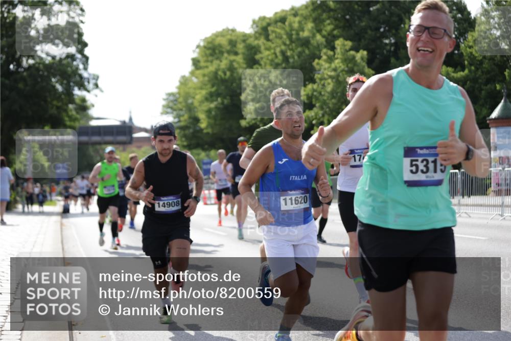 29.06.2025 - hella hamburg halbmarathon Jannik Wohlers http://msf.ph/oto/8200559 29.06.2025 09:47:44 Lombardsbrücke 1385, 1562, 1743, 2714, 2767, 3959, 4602, 4860, 5091, 5315, 6684, 6829, 6990, 8362, 8933, 9178, 10384, 10900, 11202, 11227, 11620, 11745, 11929, 12290, 12514, 12865, 13595, 13854, 14387, 14875, 14908, 14934, 15015, 15261, 15415, 15701, 16119, 16158, 17024, 17217, 18103, 18573, 18584, 18679, 18841 meine-sportfotos.de