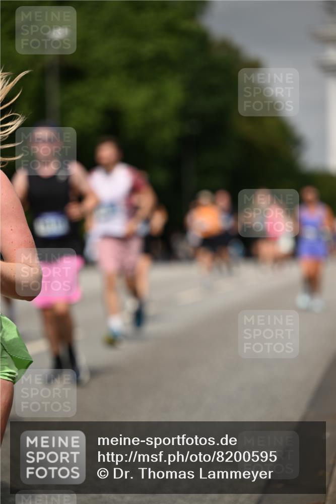 29.06.2025 - hella hamburg halbmarathon Dr. Thomas Lammeyer http://msf.ph/oto/8200595 29.06.2025 10:11:40 Kennedybrücke 1893, 1993, 2136, 3929, 4262, 5242, 5845, 5899, 5926, 6196, 6517, 6518, 6707, 6713, 6715, 6833, 7503, 7760, 8585, 9967, 10283, 10700 meine-sportfotos.de