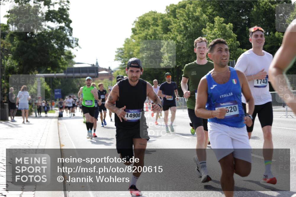 29.06.2025 - hella hamburg halbmarathon Jannik Wohlers http://msf.ph/oto/8200615 29.06.2025 09:47:44 Lombardsbrücke 1385, 1562, 1743, 2714, 2767, 3959, 4602, 4860, 5091, 5315, 6684, 6829, 6990, 8362, 8933, 9178, 10384, 10900, 11202, 11227, 11620, 11745, 11929, 12290, 12514, 12865, 13595, 13854, 14387, 14875, 14908, 14934, 15015, 15261, 15415, 15701, 16119, 16158, 17024, 17217, 18103, 18573, 18584, 18679, 18841 meine-sportfotos.de