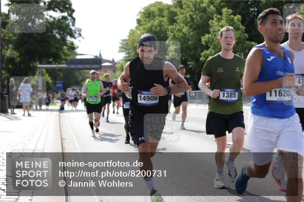 29.06.2025 - hella hamburg halbmarathon Jannik Wohlers http://msf.ph/oto/8200731 29.06.2025 09:47:44 Lombardsbrücke 1385, 1562, 1743, 2714, 2767, 3959, 4602, 4860, 5091, 5315, 6684, 6829, 6990, 8362, 8933, 9178, 10384, 10900, 11202, 11227, 11620, 11745, 11929, 12290, 12514, 12865, 13595, 13854, 14387, 14875, 14908, 14934, 15015, 15261, 15415, 15701, 16119, 16158, 17024, 17217, 18103, 18573, 18584, 18679, 18841 meine-sportfotos.de