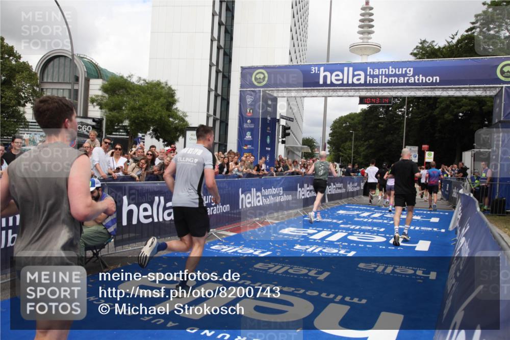 29.06.2025 - hella hamburg halbmarathon Michael Strokosch http://msf.ph/oto/8200743 29.06.2025 10:43:13 Ziel 1675, 4229, 6721, 7026, 7093, 7451, 9833, 10251, 11177, 12153, 12657, 12723, 12776, 12839, 15255, 15706, 17177, 18304, 19038 meine-sportfotos.de