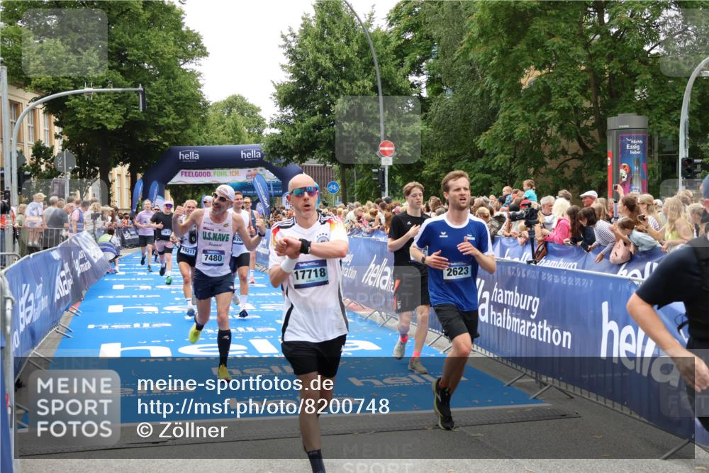 29.06.2025 - hella hamburg halbmarathon Zöllner http://msf.ph/oto/8200748 29.06.2025 10:47:19 Ziel 2623, 5024, 6134, 6168, 6203, 6373, 6716, 7480, 10208, 10211, 11518, 13672, 14722, 16286, 17718, 17915, 18856 meine-sportfotos.de