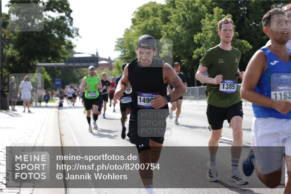 29.06.2025 - hella hamburg halbmarathon Jannik Wohlers http://msf.ph/oto/8200754 29.06.2025 09:47:44 Lombardsbrücke 1385, 1562, 1743, 2714, 2767, 3959, 4602, 4860, 5091, 5315, 6684, 6829, 6990, 8362, 8933, 9178, 10384, 10900, 11202, 11227, 11620, 11745, 11929, 12290, 12514, 12865, 13595, 13854, 14387, 14875, 14908, 14934, 15015, 15261, 15415, 15701, 16119, 16158, 17024, 17217, 18103, 18573, 18584, 18679, 18841 meine-sportfotos.de